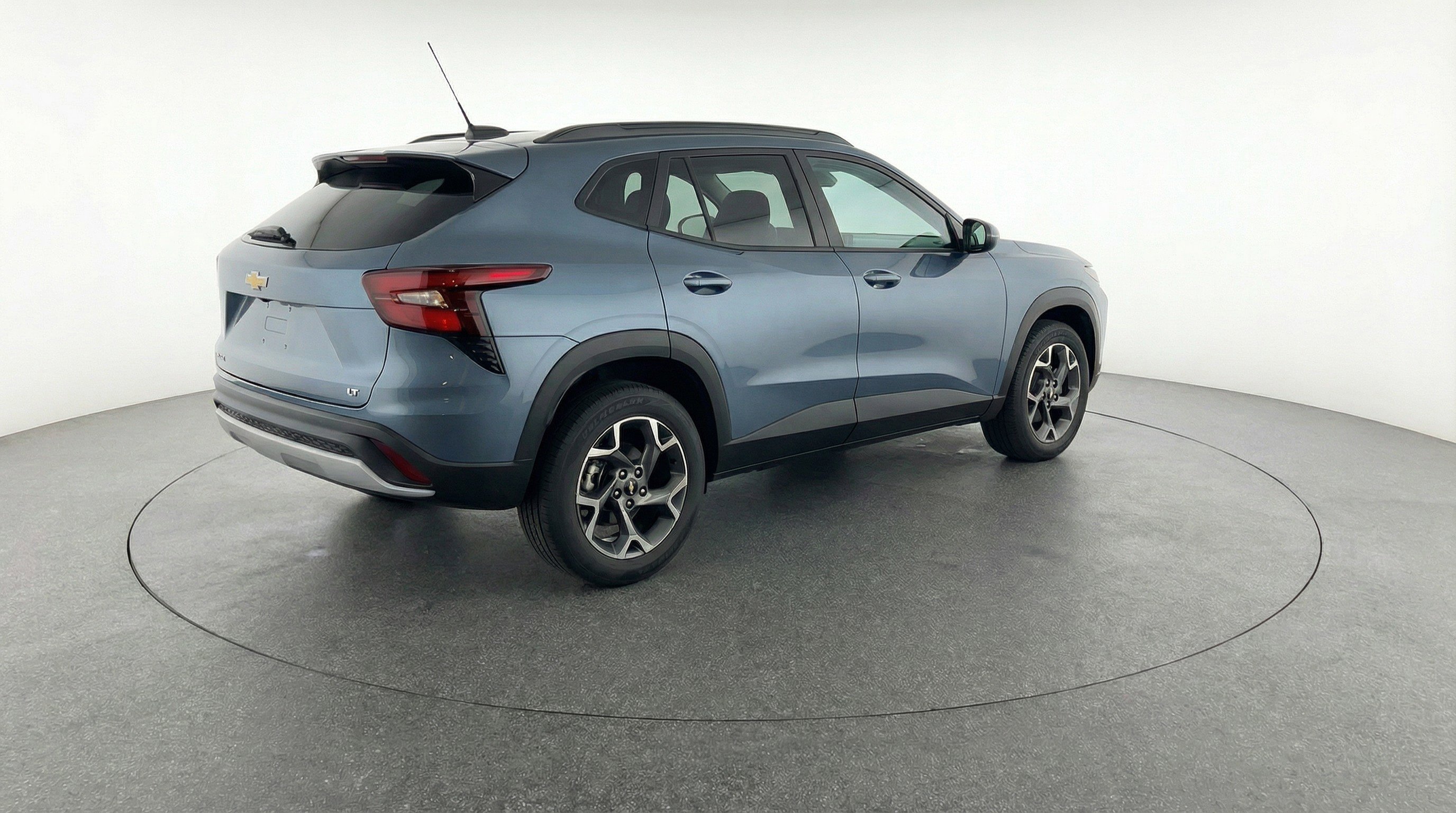 Used 2025 Chevrolet Trax LT w/ LT Convenience Package FWD image 9