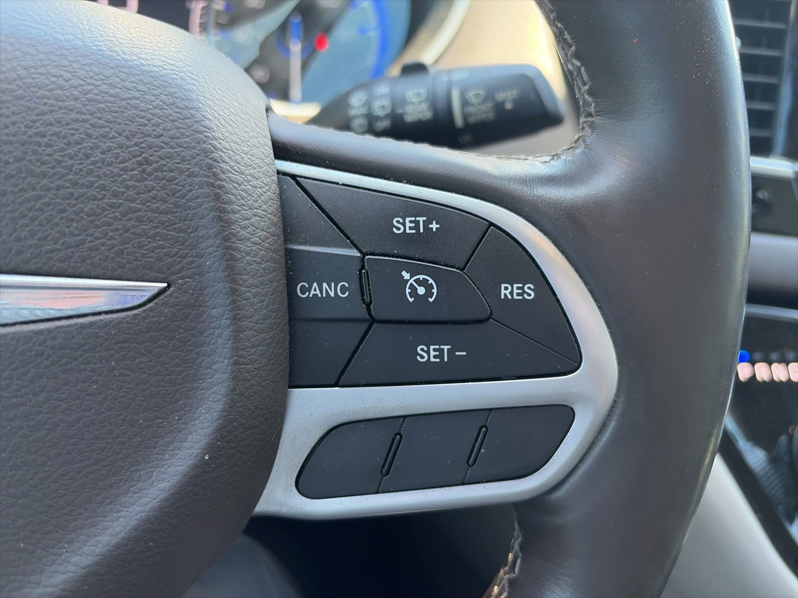 Used 2017 Chrysler Pacifica Touring-L Plus w/ Tire & Wheel Group FWD image 17