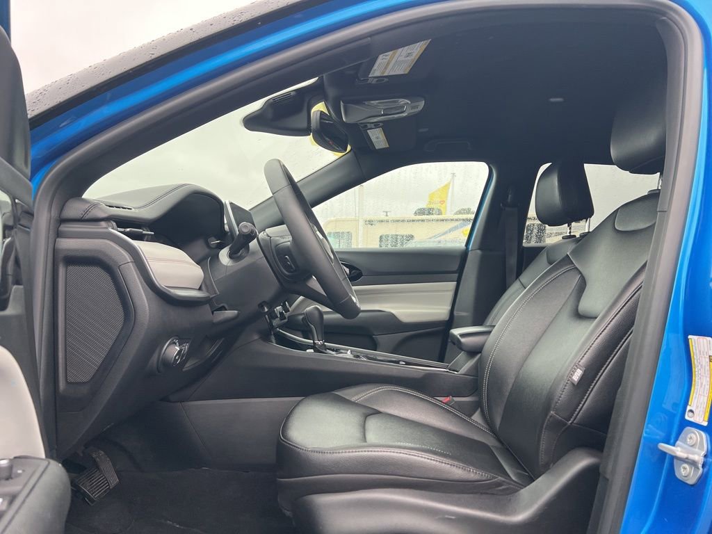 Used 2025 Jeep Compass Limited image 11