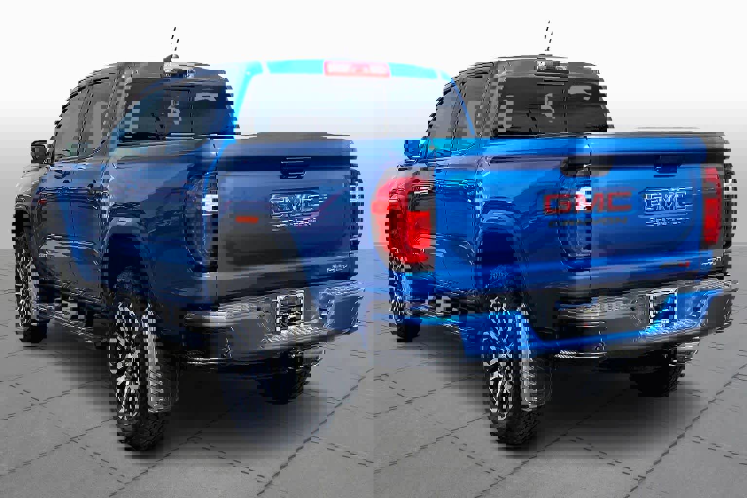 Used 2024 GMC Canyon AT4 w/ Technology Package image 12