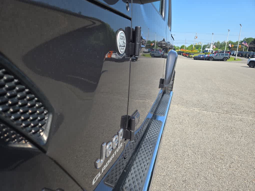 Used 2020 Jeep Gladiator Overland AWD/4WD image 15