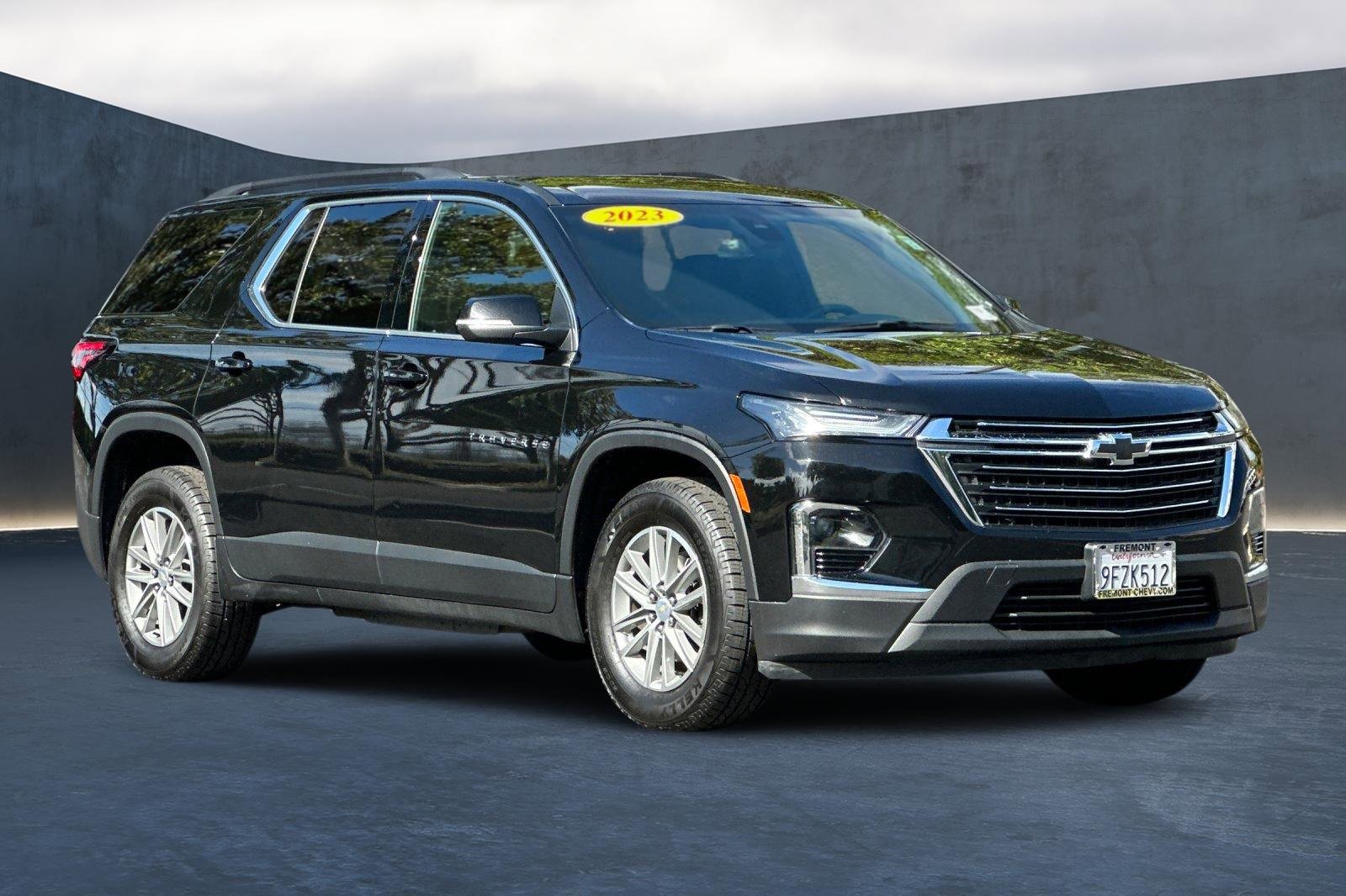 Used 2023 Chevrolet Traverse LT