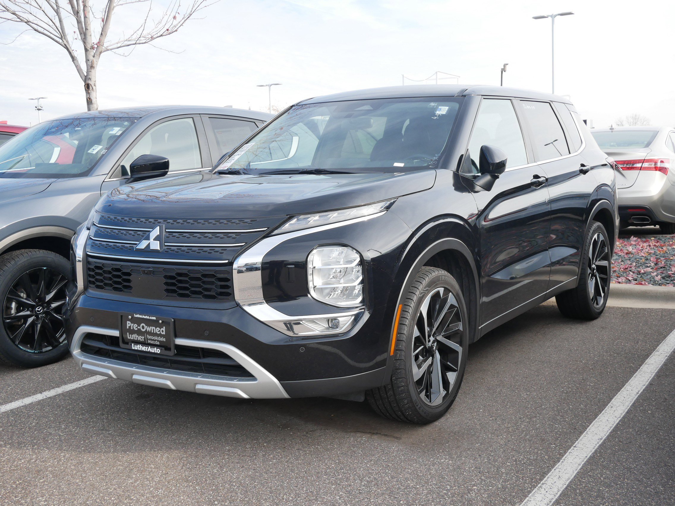 Used 2024 Mitsubishi Outlander SE image 3