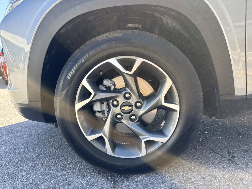 Certified 2025 Chevrolet Trax LT w/ LT Convenience Package image 5