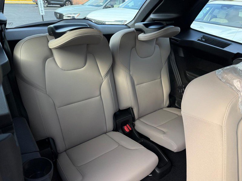 New 2026 Volvo XC90 B6 Plus w/ Protection Package Premier AWD/4WD image 6