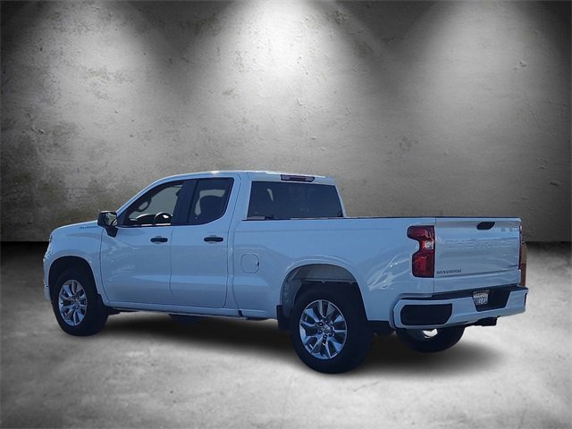 Used 2025 Chevrolet Silverado 1500 Custom image 3