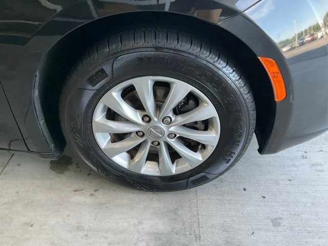 Used 2018 Chrysler Pacifica Touring-L Plus FWD image 24