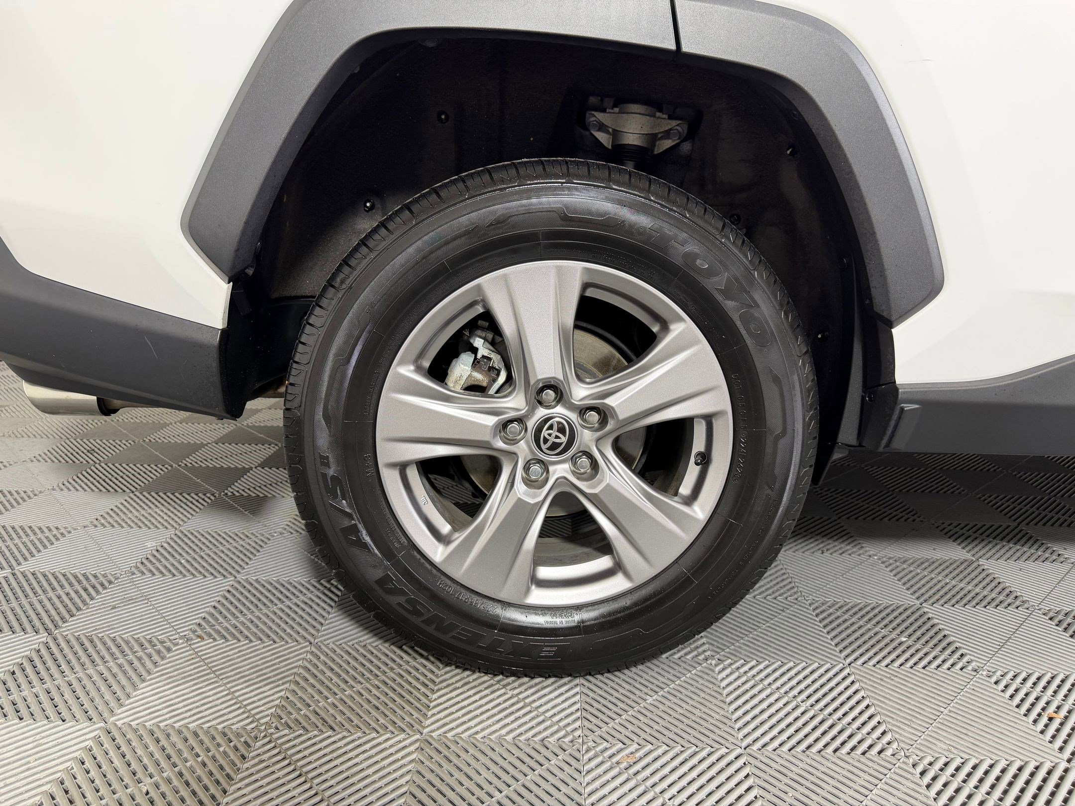 Used 2022 Toyota RAV4 XLE FWD image 18