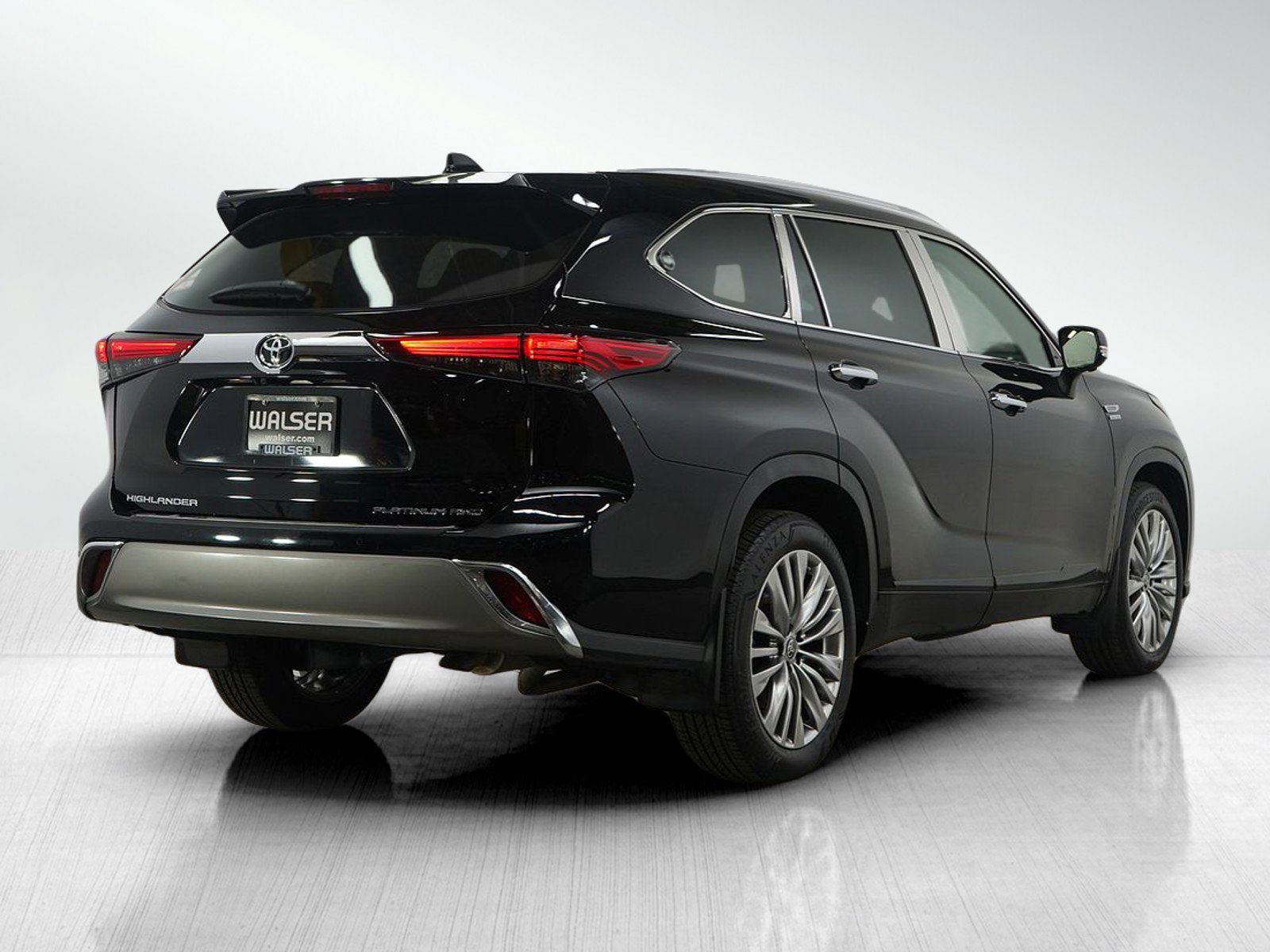 Used 2023 Toyota Highlander Platinum image 5