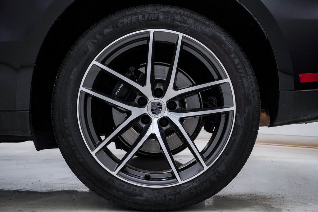 Certified 2025 Porsche Macan image 10