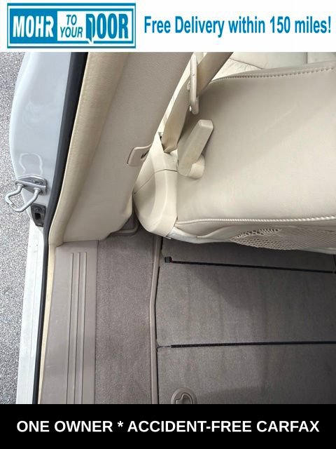 Used 2010 Chrysler Town & Country Limited w/ Entertainment Group #3 FWD image 39