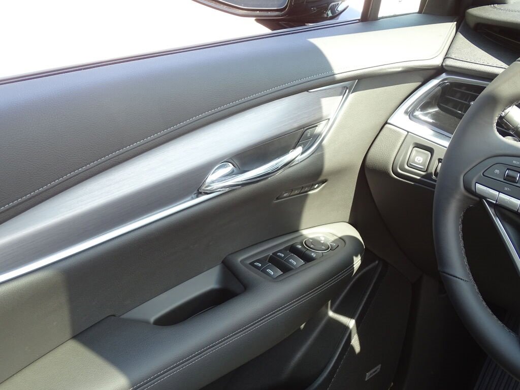 New 2025 Cadillac XT6 Luxury image 29