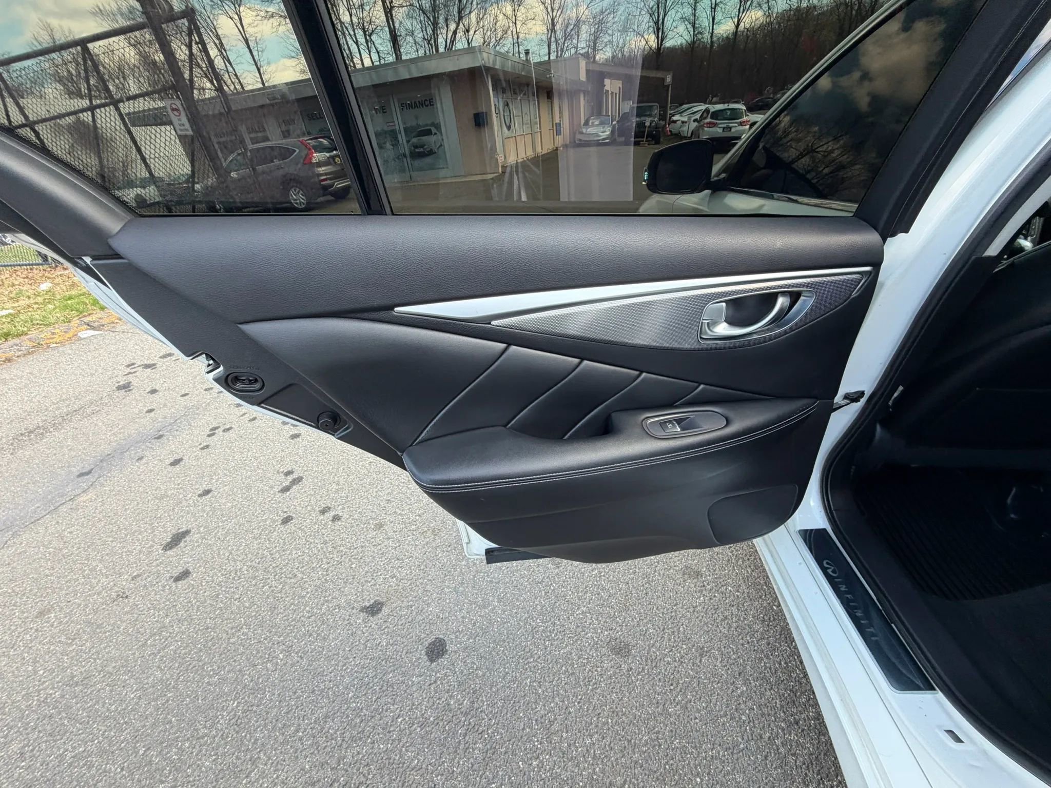 Used 2015 INFINITI Q50 Premium w/ Navigation Package AWD/4WD image 20