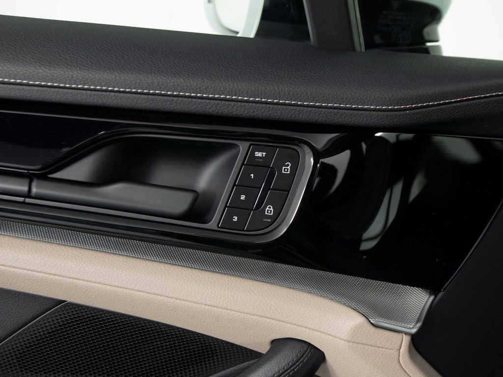Certified 2025 Porsche Panamera 4 image 19