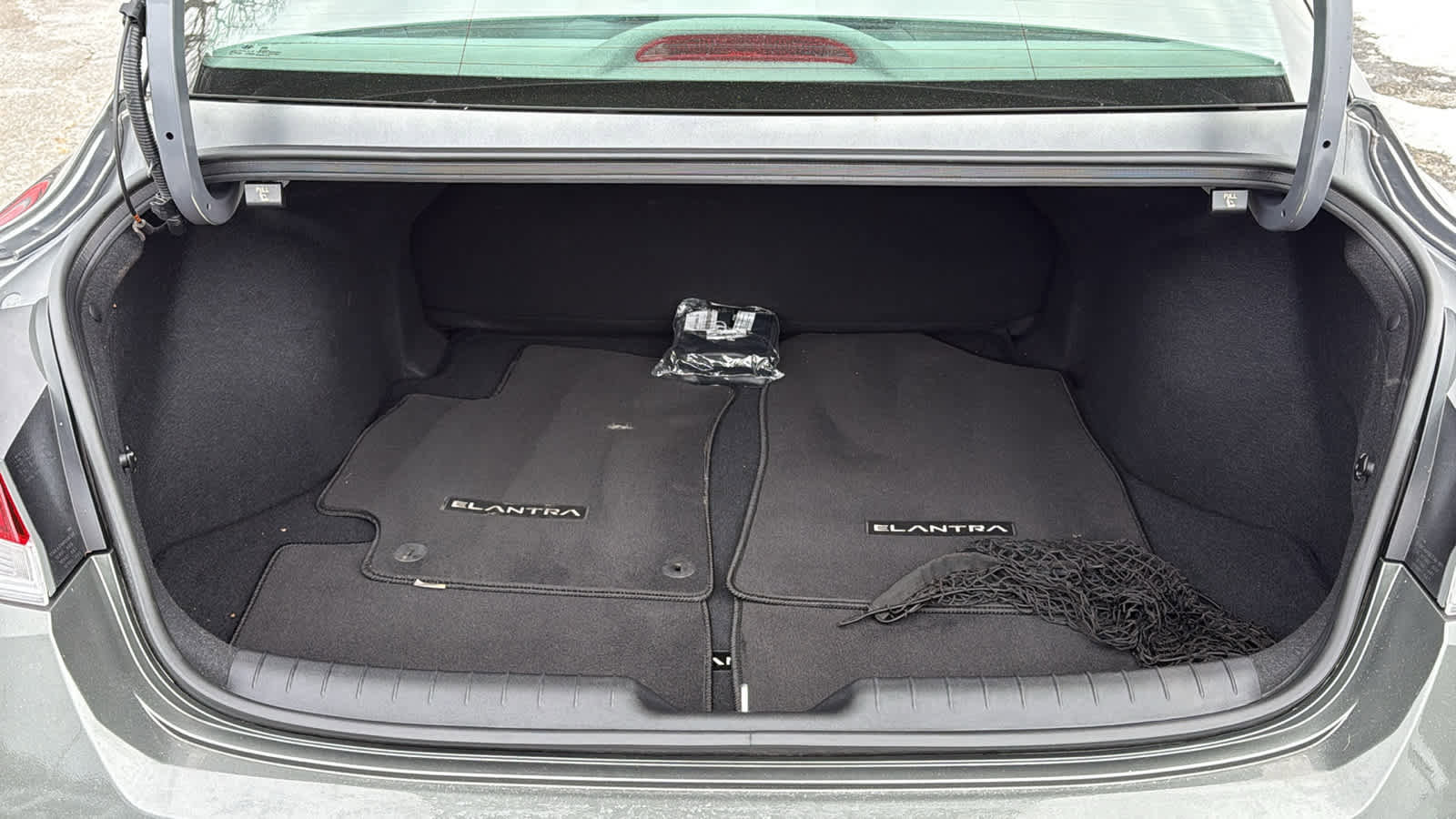 Used 2025 Hyundai Elantra SE image 25