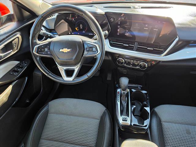 Used 2024 Chevrolet Trax LT w/ LT Convenience Package FWD image 19