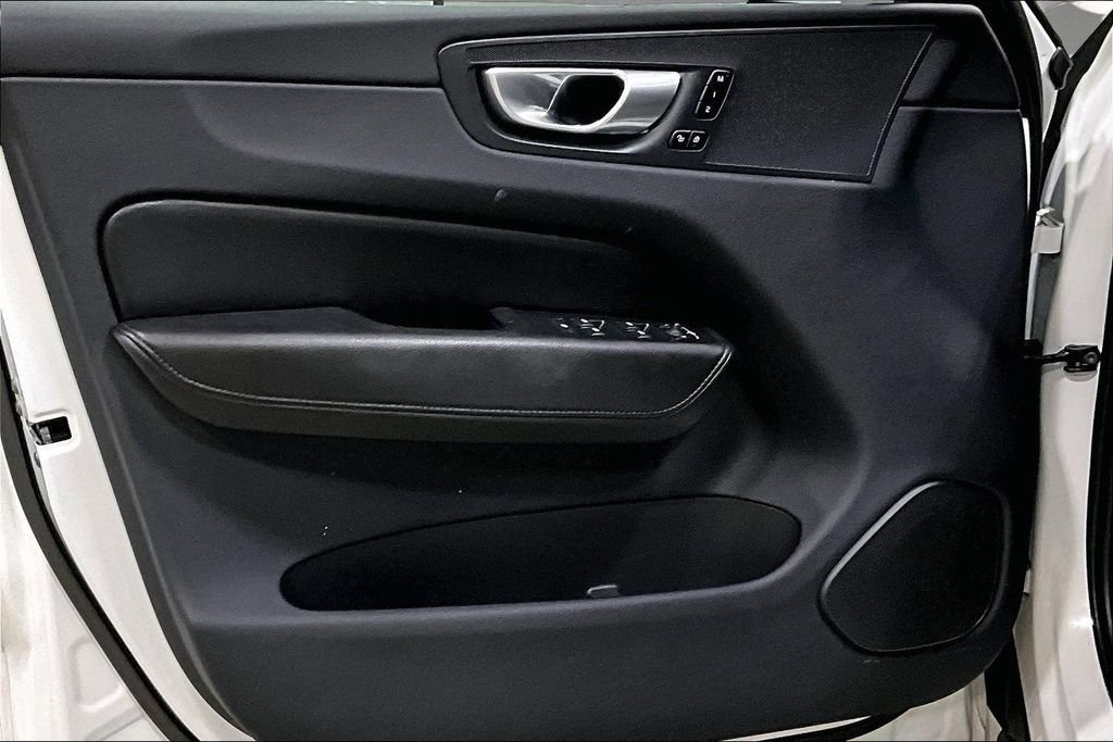 Certified 2023 Volvo XC60 B5 Core w/ Climate Package AWD/4WD image 19