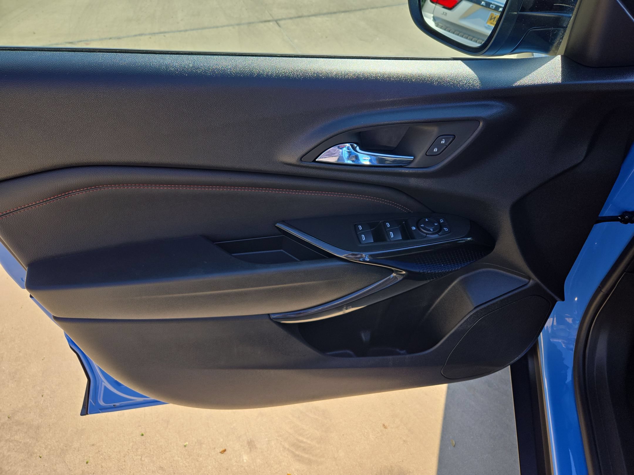 Used 2024 Chevrolet Trax RS w/ Driver Confidence Package FWD image 11