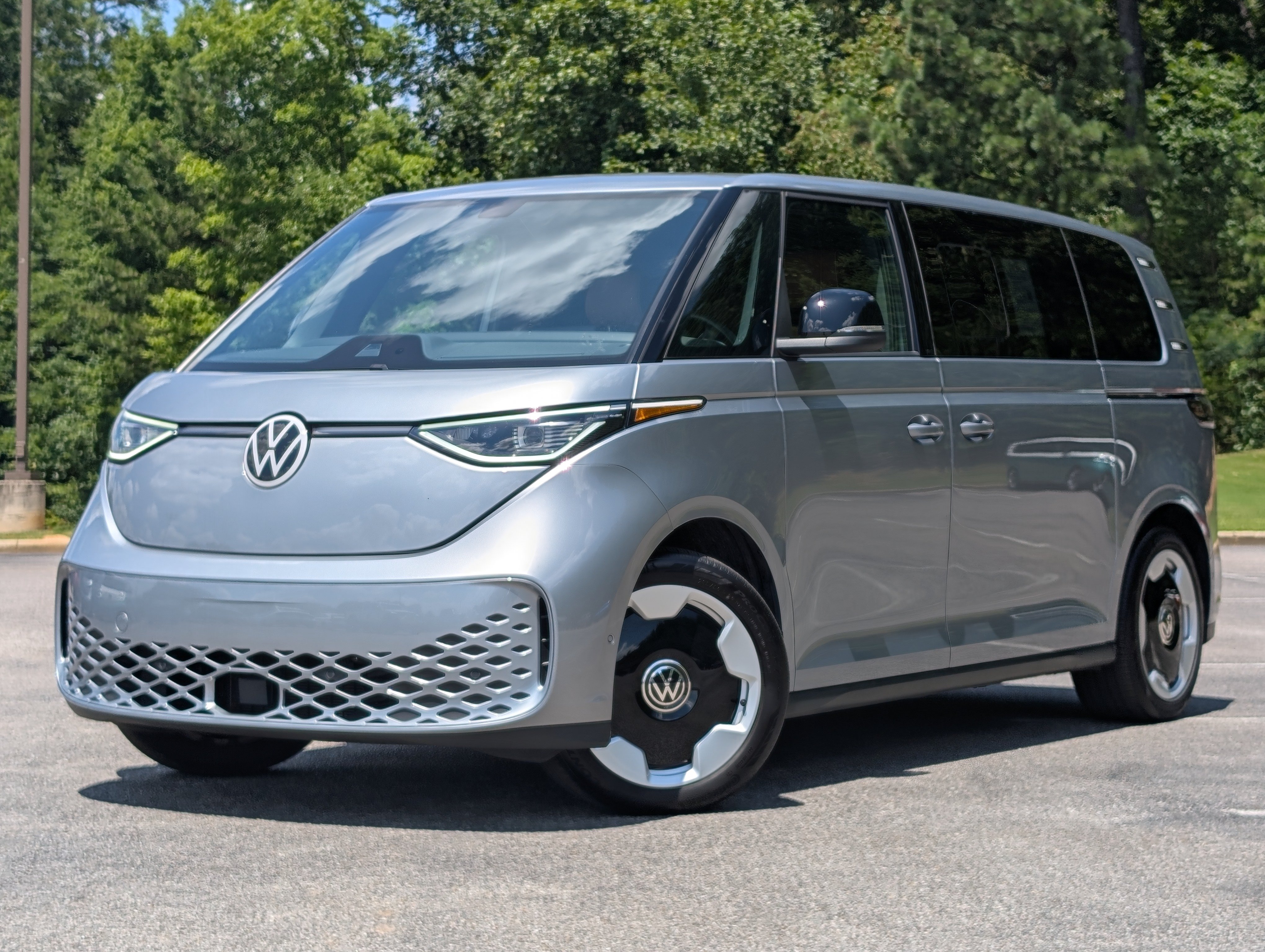 Used 2025 Volkswagen ID. Buzz Pro S RWD image 4