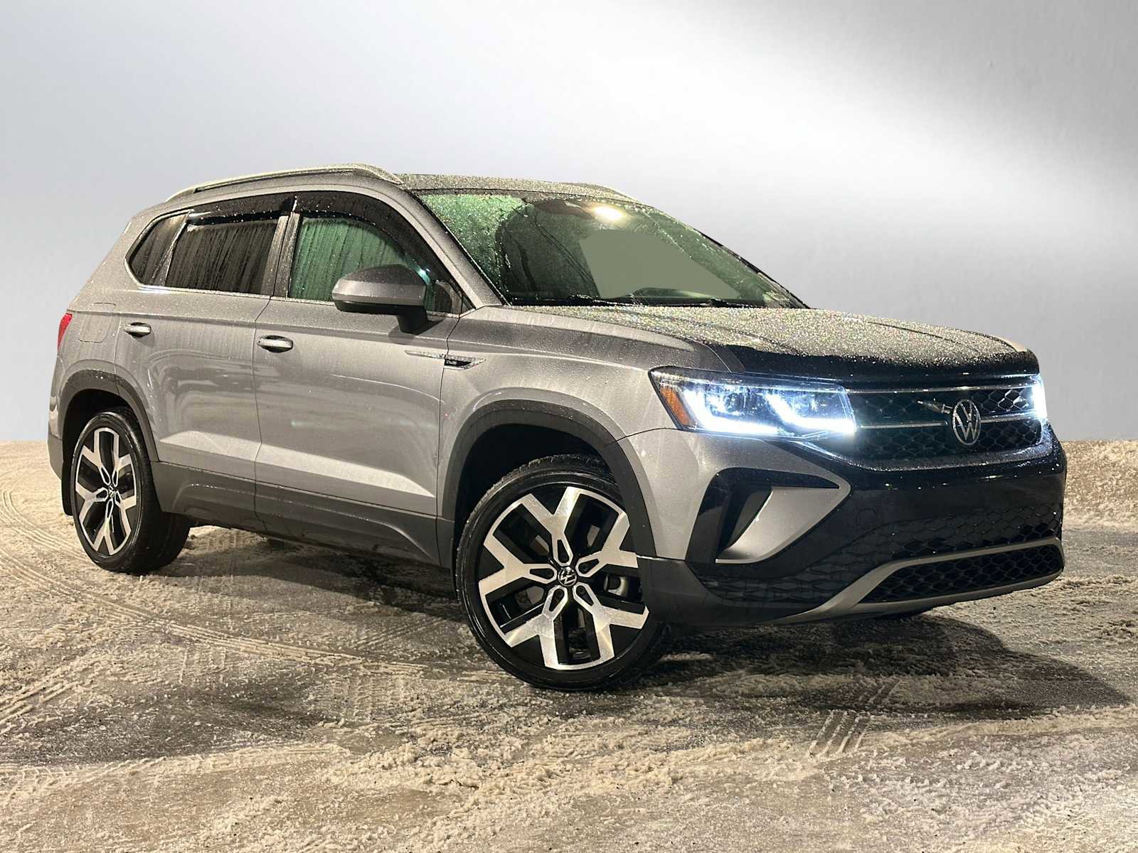Used 2023 Volkswagen Taos SEL image 1