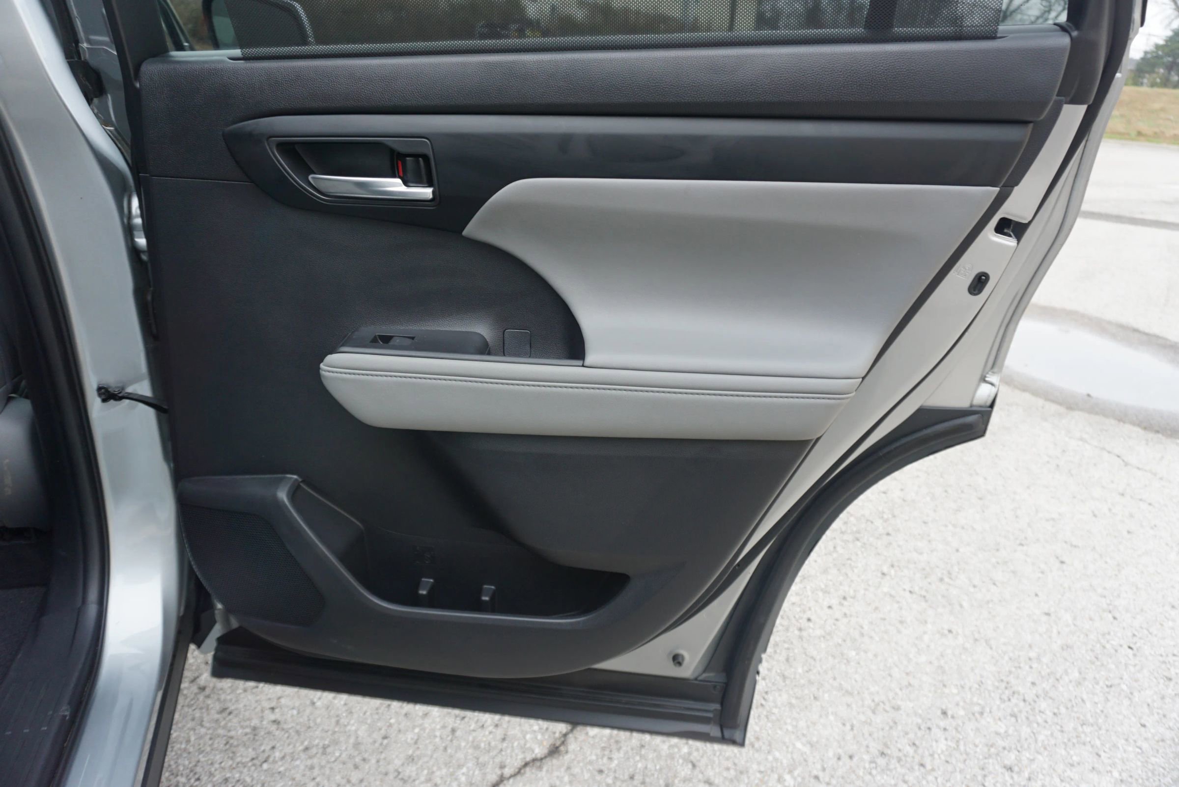 Used 2021 Toyota Highlander XLE image 20