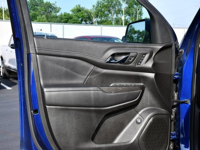 Used 2023 GMC Acadia SLT w/ Technology Package FWD image 14