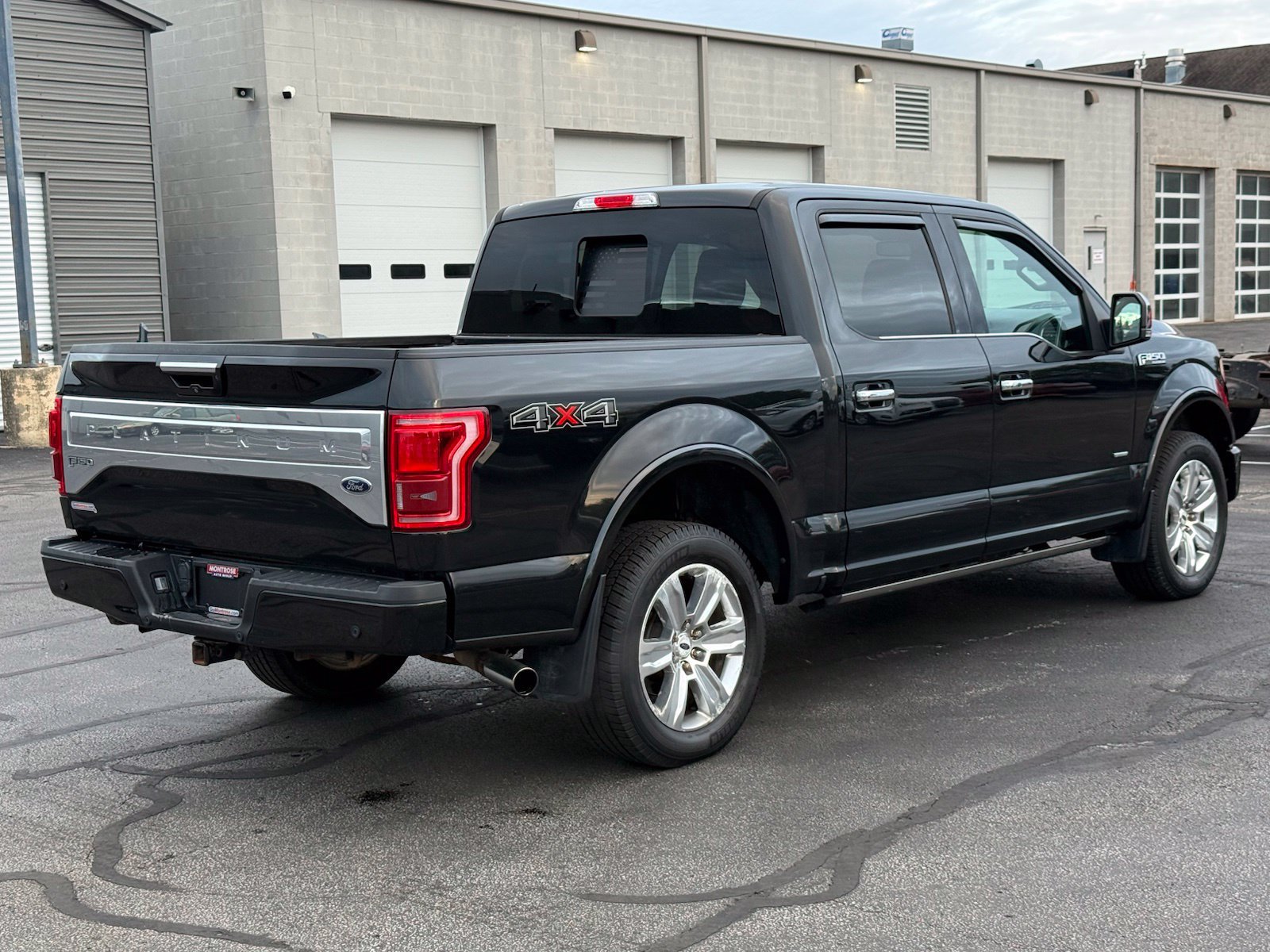Used 2015 Ford F150 Platinum w/ Equipment Group 701A Luxury AWD/4WD image 4