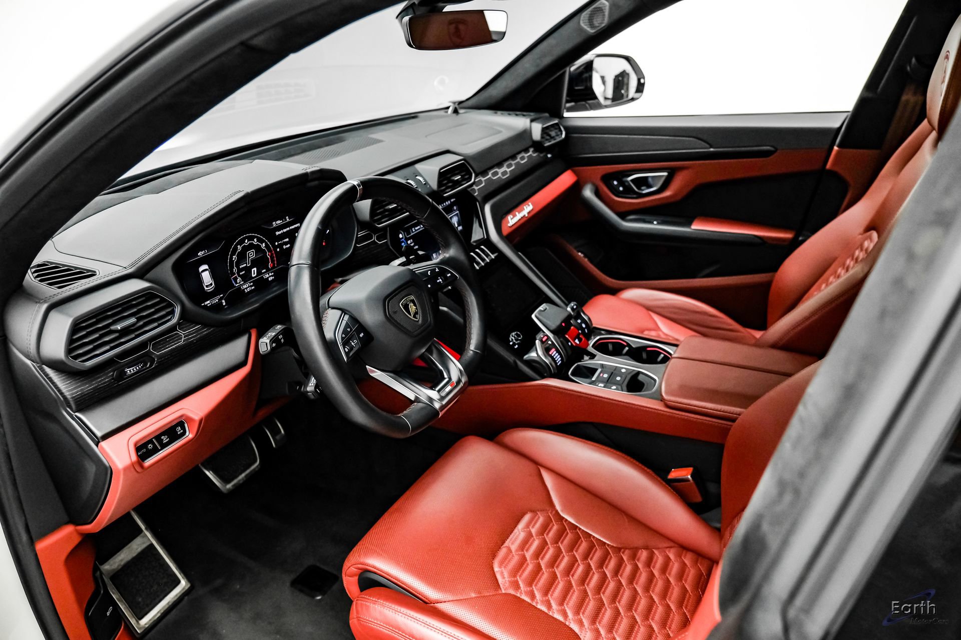 Used 2022 Lamborghini Urus AWD/4WD image 45