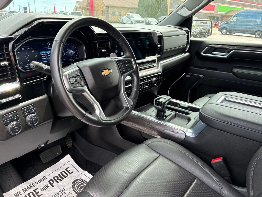 Used 2022 Chevrolet Silverado 1500 LTZ w/ Technology Package AWD/4WD image 15