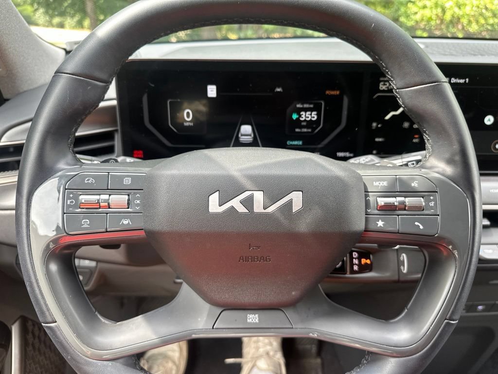 Used 2024 Kia EV9 Light Long Range RWD image 12