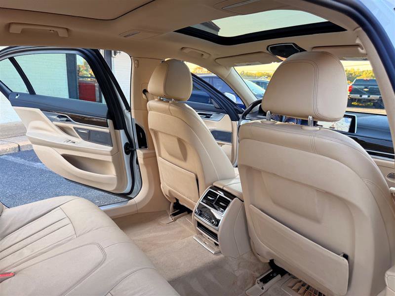 Used 2016 BMW 740i image 20