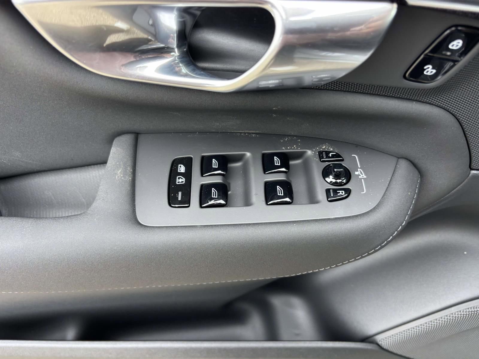 New 2026 Volvo XC90 B6 Plus w/ Protection Package Premier image 14