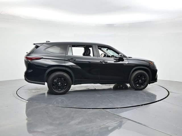 Used 2024 Toyota Highlander XLE FWD video 2