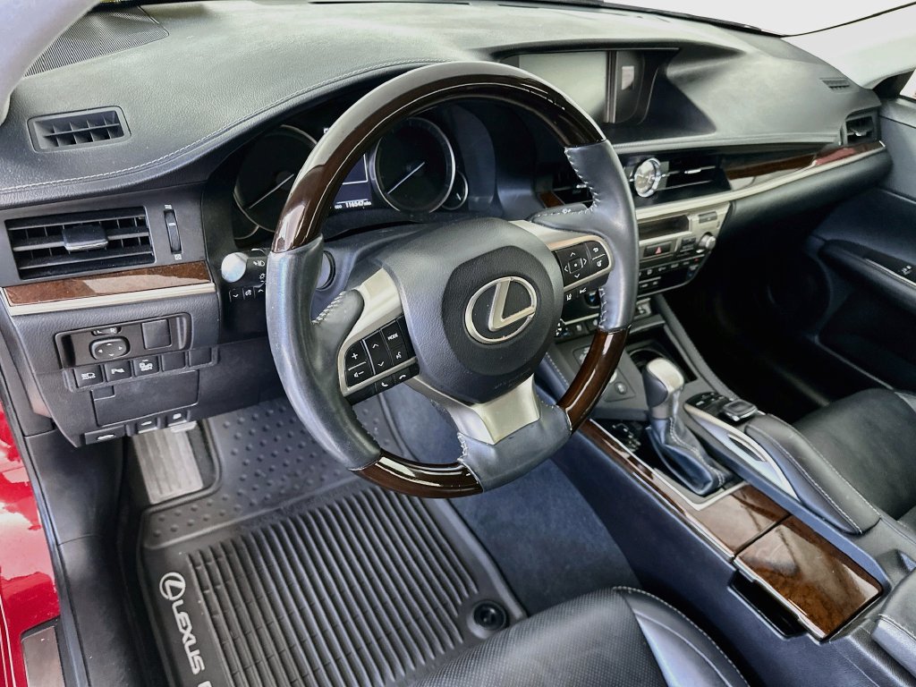 Used 2018 Lexus ES 350 w/ Luxury Package w/Wood Trim FWD image 31