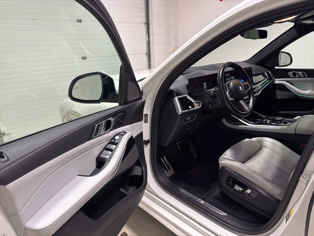 Used 2023 BMW X7 xDrive40i w/ M Sport Package image 10