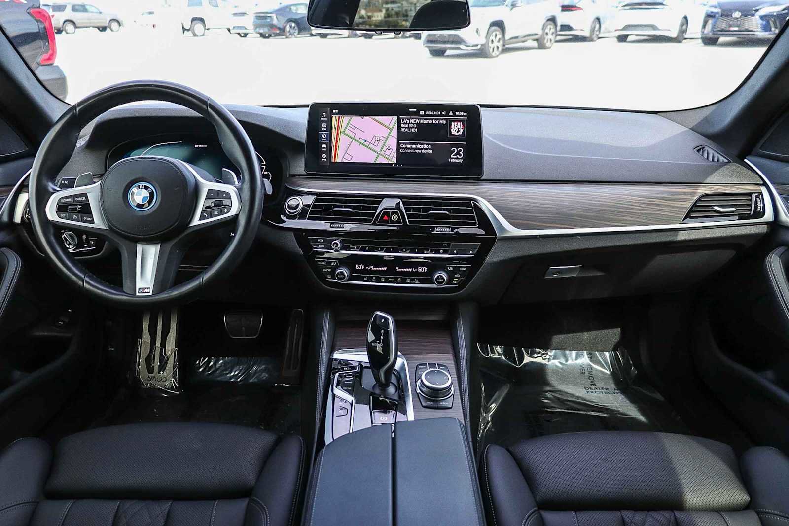 Used 2022 BMW 530e w/ M Sport Package image 16