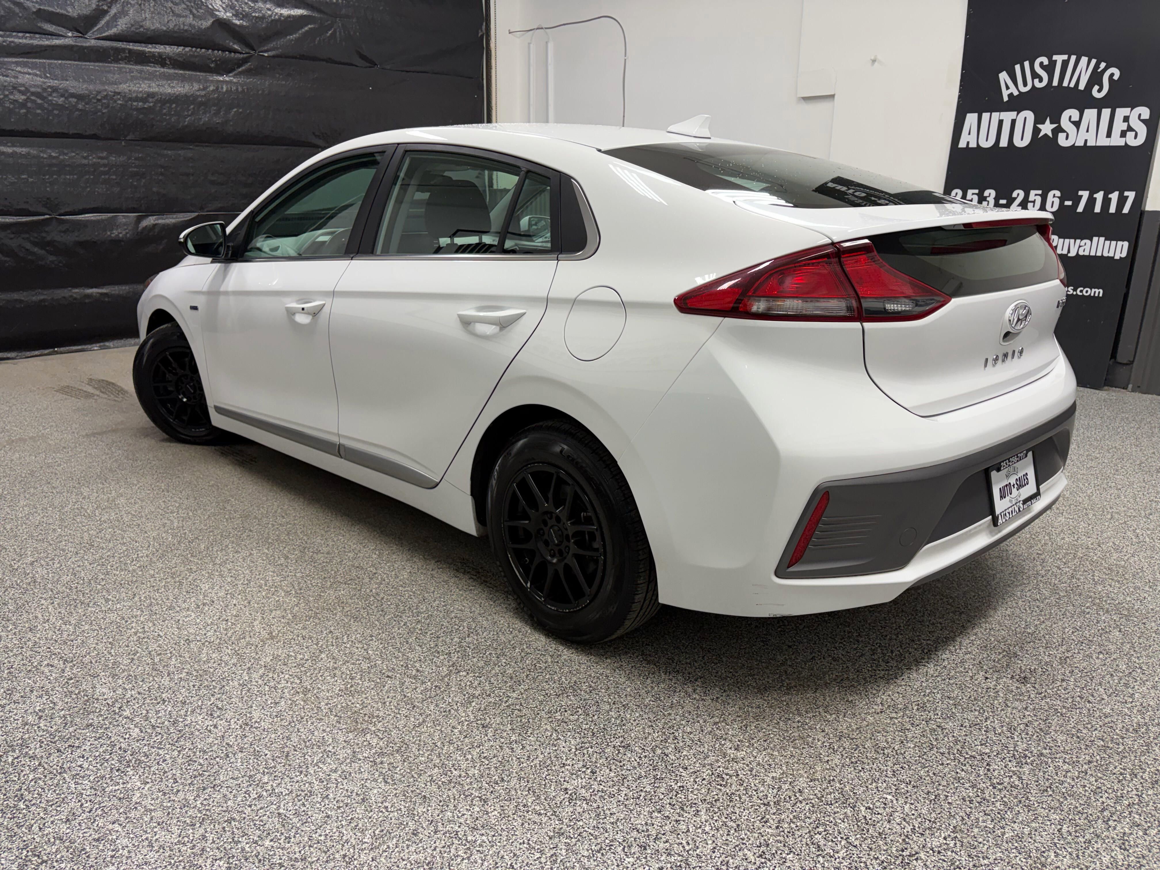 Used 2020 Hyundai Ioniq SE image 8