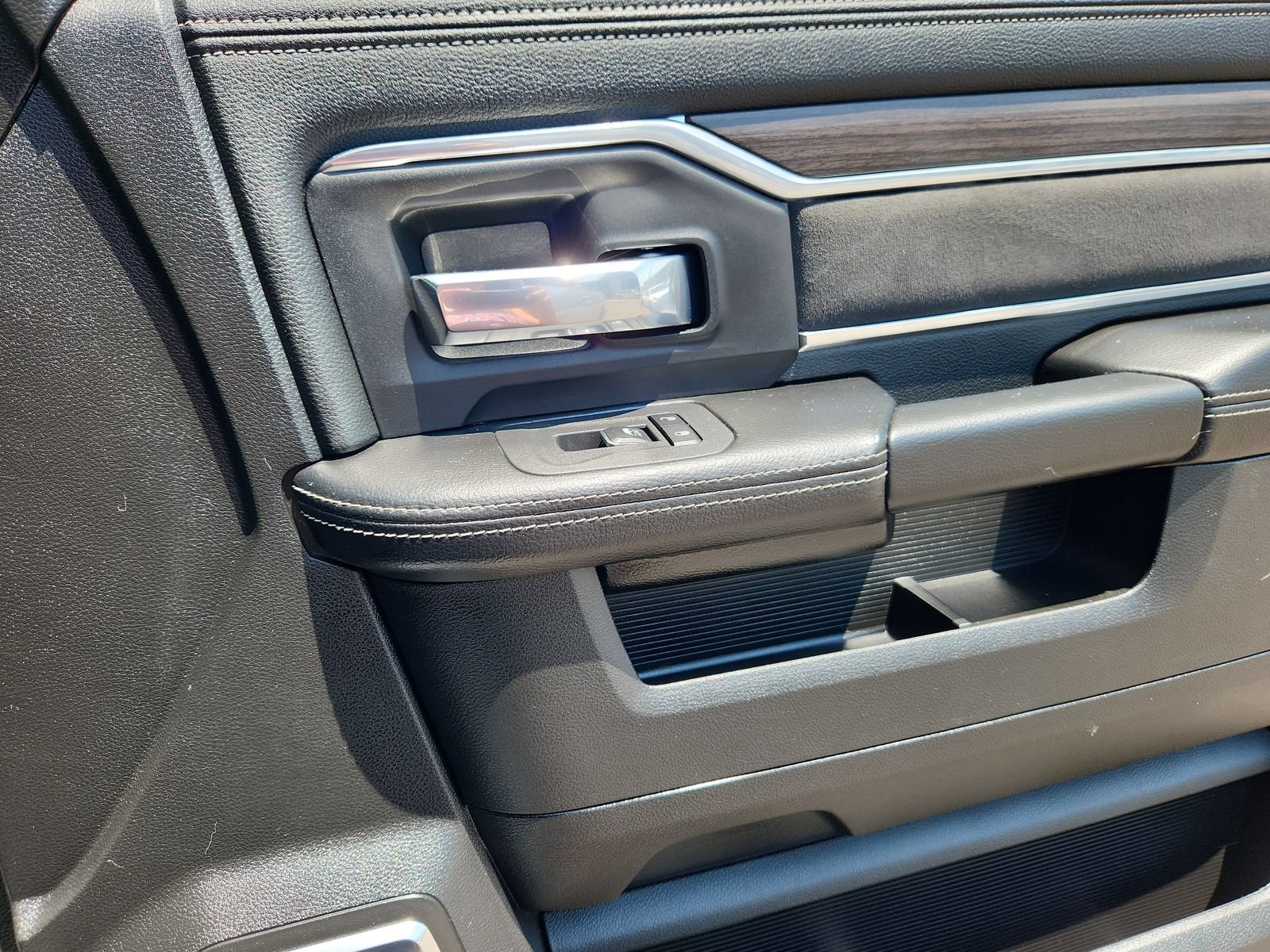 Used 2026 RAM 2500 Laramie AWD/4WD image 16