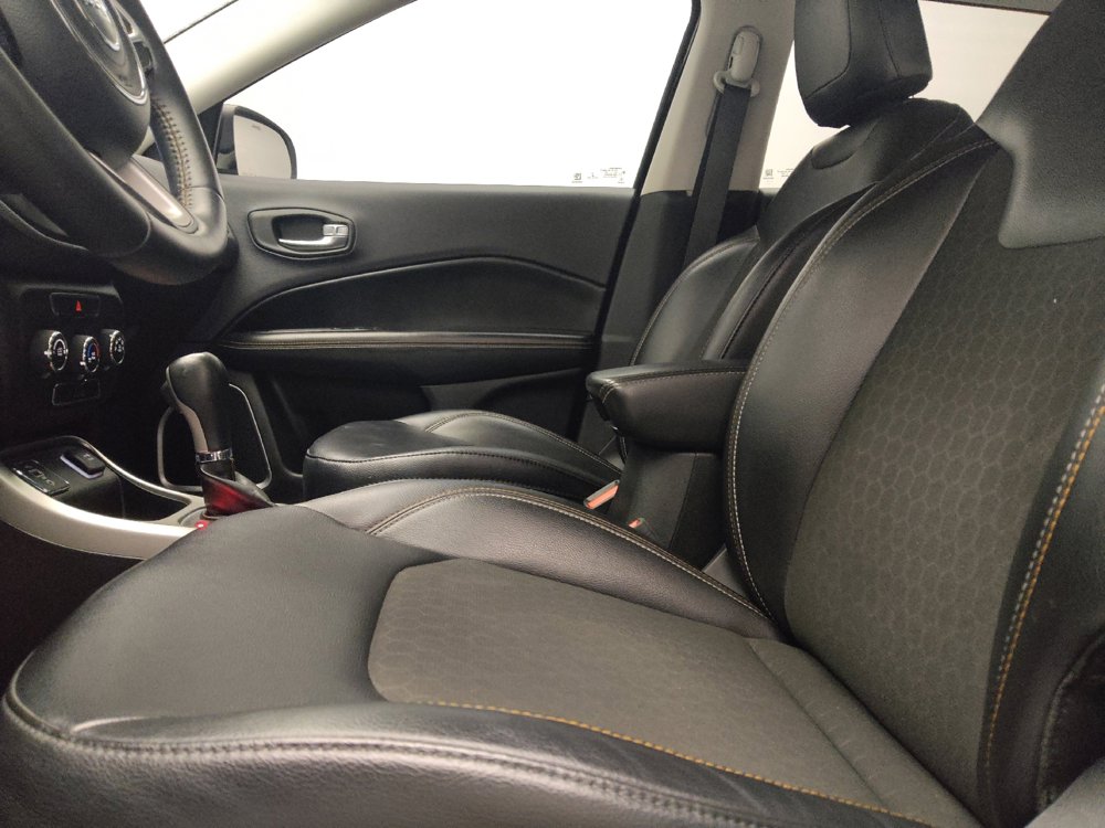 Used 2017 Jeep Compass Latitude FWD image 17