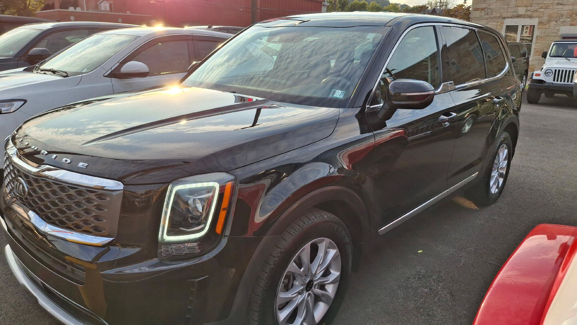 Used 2020 Kia Telluride LX AWD/4WD image 3