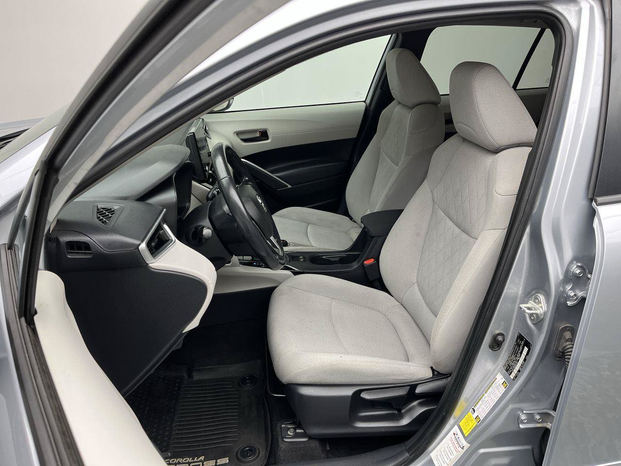 Used 2022 Toyota Corolla Cross LE AWD/4WD image 8