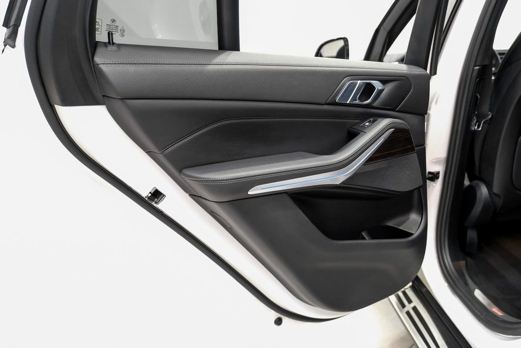 Used 2023 BMW X5 xDrive45e image 40