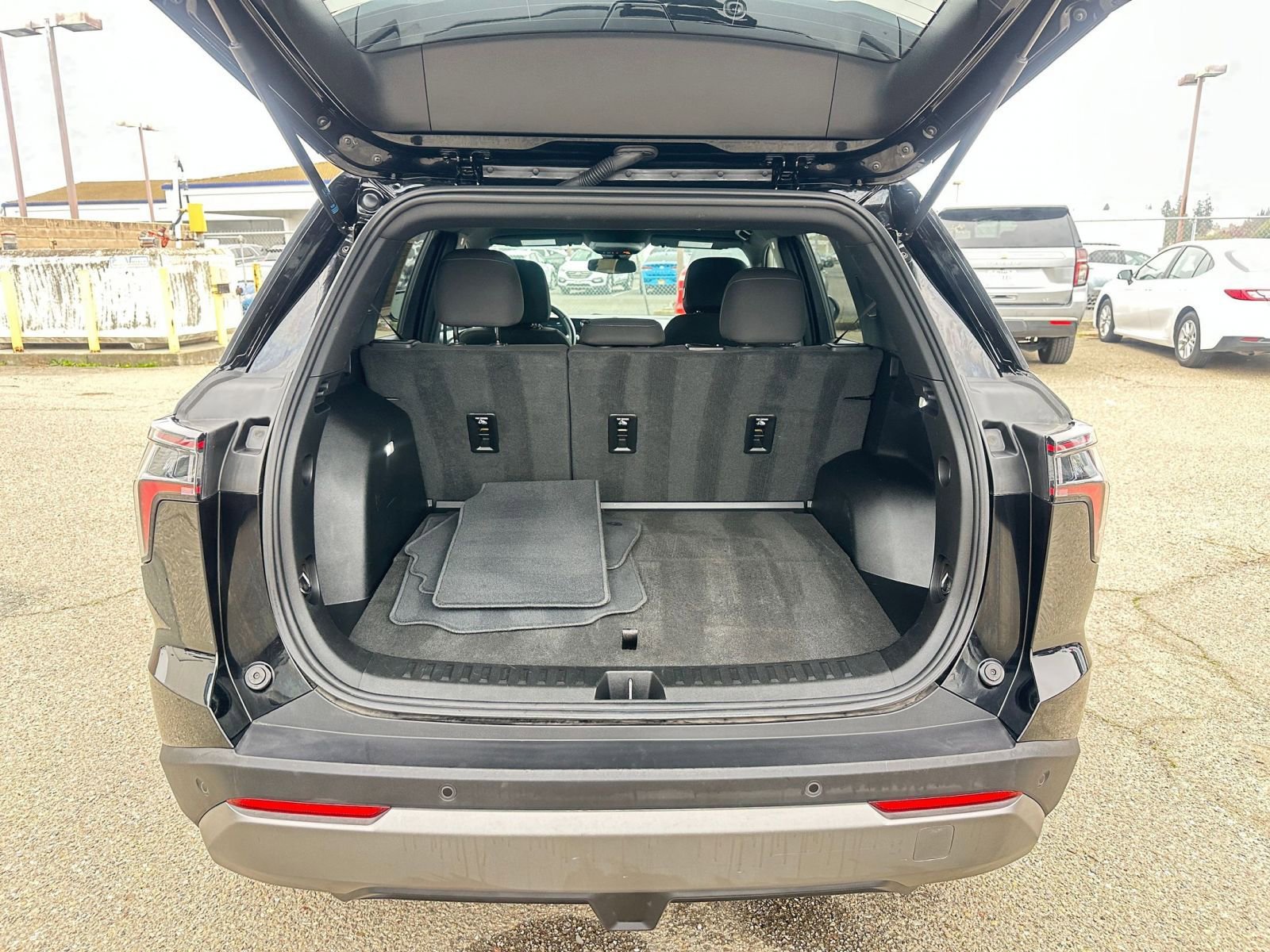 Used 2025 Chevrolet Equinox LT image 31