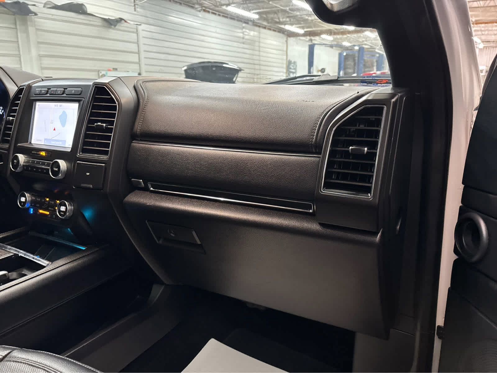 Used 2021 Ford Expedition Limited AWD/4WD image 31