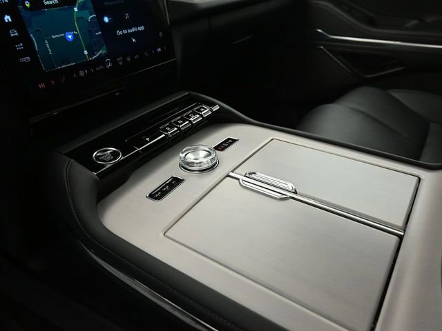 Used 2025 Lincoln Navigator L Reserve w/ Jet Appearance Package image 14