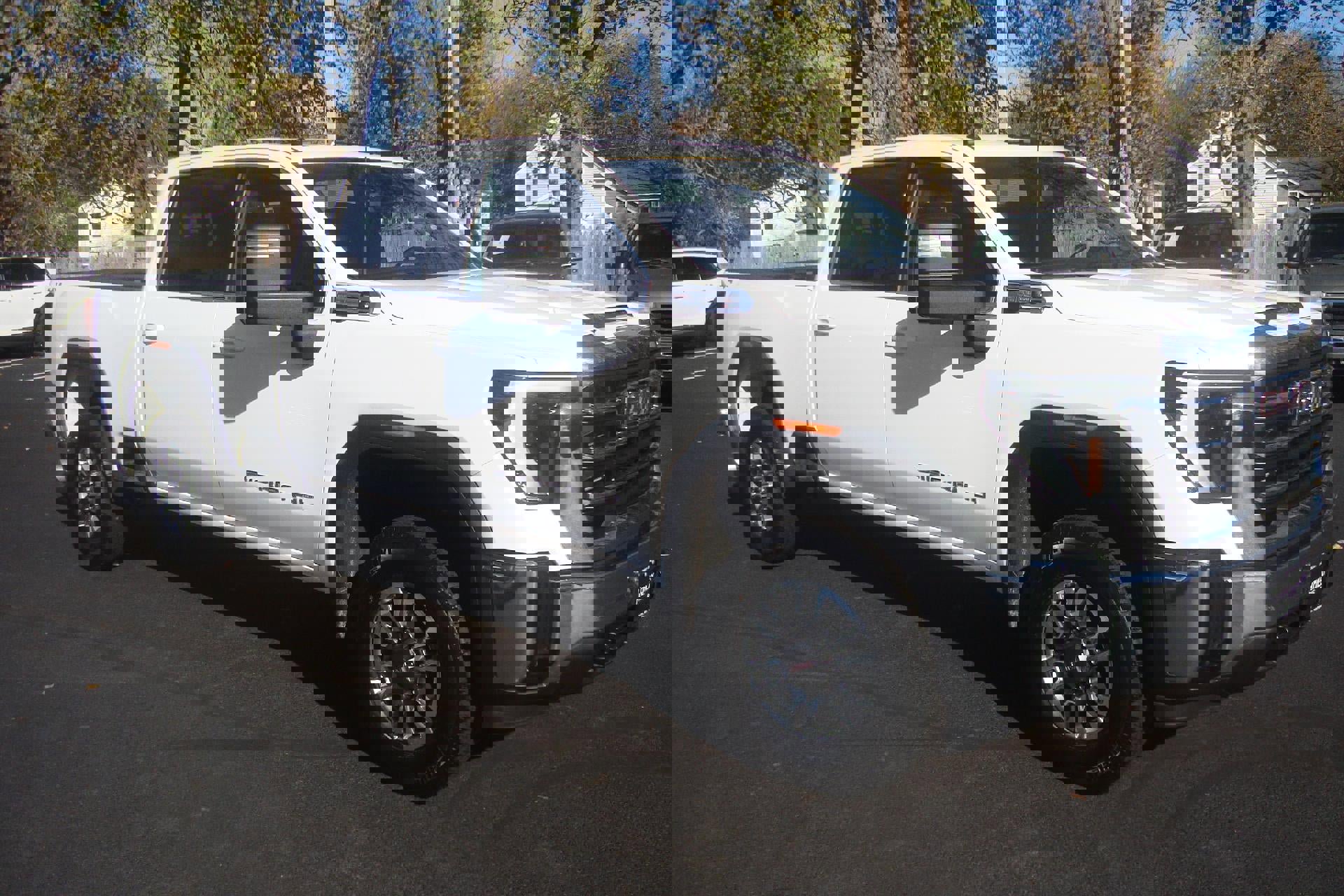 Used 2024 GMC Sierra 3500 SLE w/ Preferred Package image 9