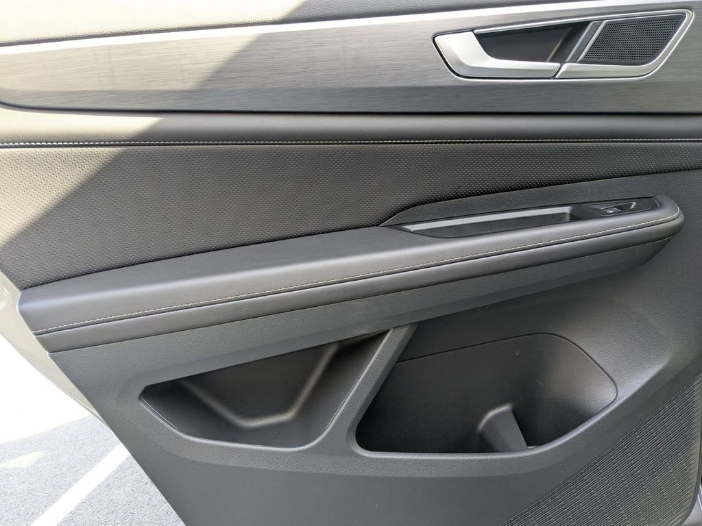 Used 2025 Volkswagen Atlas Cross Sport SE image 25