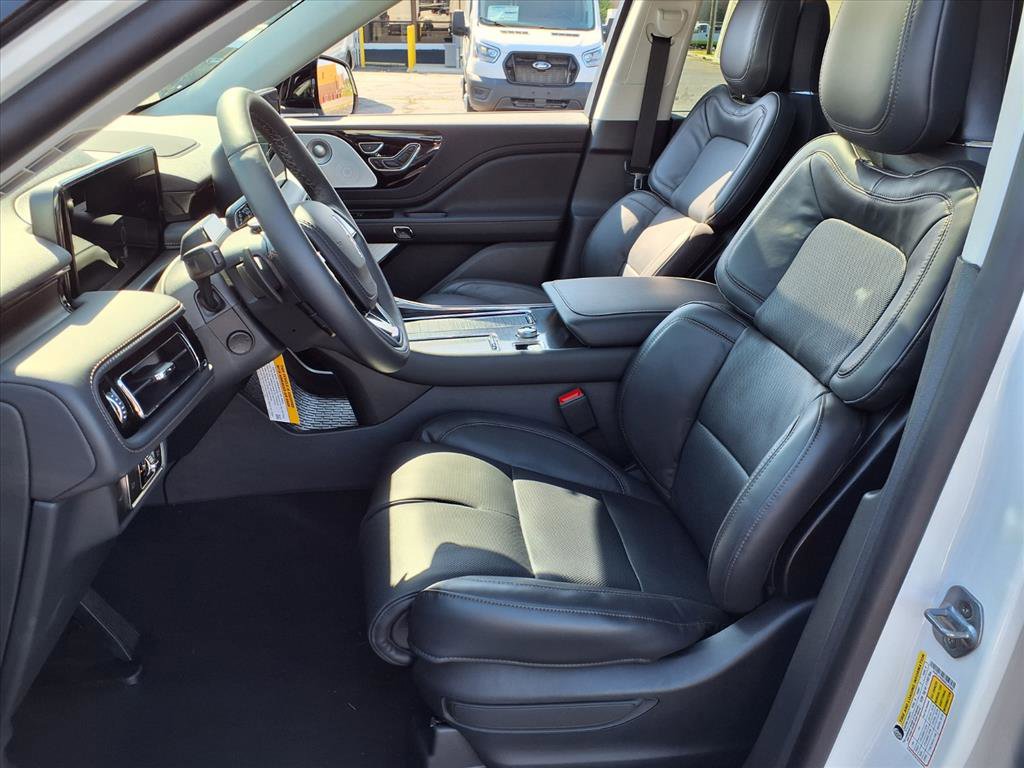 New 2025 Lincoln Aviator Reserve w/ Luxury Package image 4