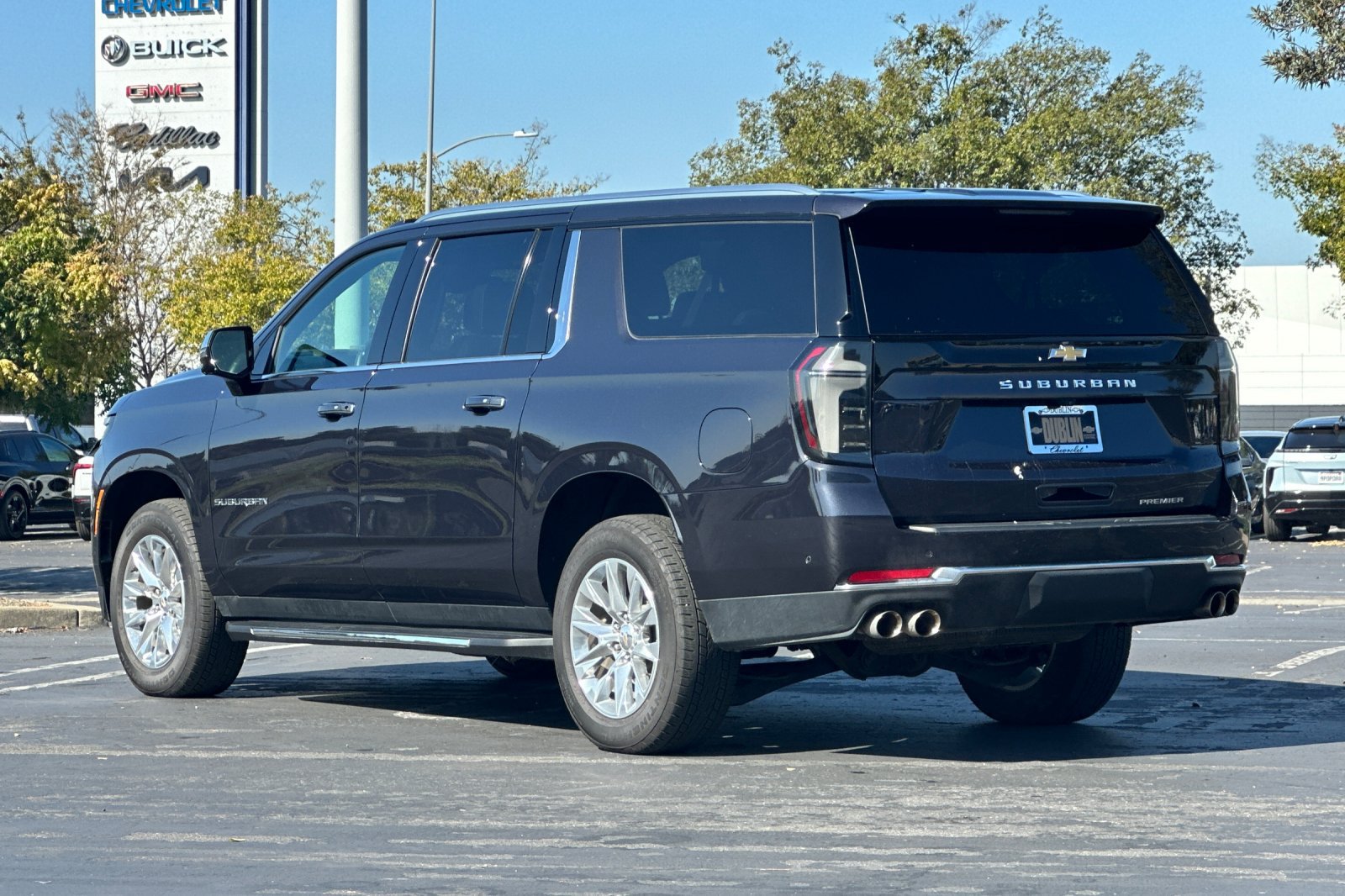 Used 2026 Chevrolet Suburban Premier w/ Sun And Tow Package AWD/4WD image 6