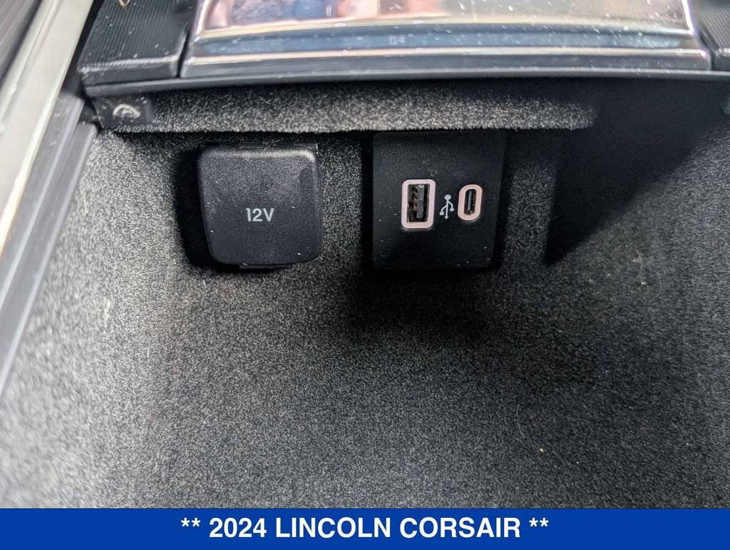 Used 2024 Lincoln Corsair AWD image 27